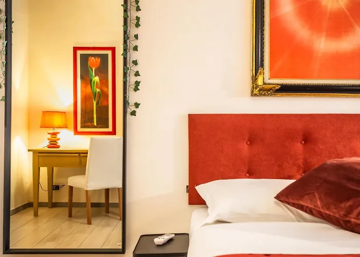 La Piccola Retro , Urban Color And Comfort